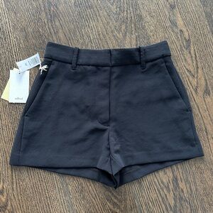 Aritzia Wilfred Anthem Short - Crepette Material - Size 4